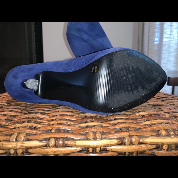 BCBG Gorgeous royal blue suede pumps, size 8.5 - Picture 3 of 6